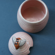 Load image into Gallery viewer, 1950s SHORTER AND SONS Set of Three Matching Miniature Beehive Honey Pots in Pastel Colours
