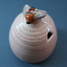 Load image into Gallery viewer, 1950s SHORTER AND SONS Set of Three Matching Miniature Beehive Honey Pots in Pastel Colours
