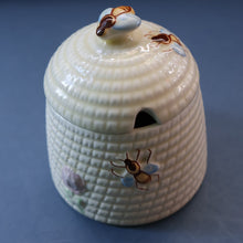 Load image into Gallery viewer, 1960s Beswick Honey Pot in the Shape of a Round Beehive
