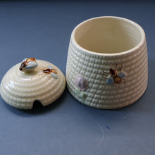 Load image into Gallery viewer, 1960s Beswick Honey Pot in the Shape of a Round Beehive
