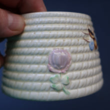 Load image into Gallery viewer, 1950s Beswick Honey Pot in the Shape of a Round Beehive
