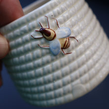 Load image into Gallery viewer, 1960s Beswick Honey Pot in the Shape of a Round Beehive
