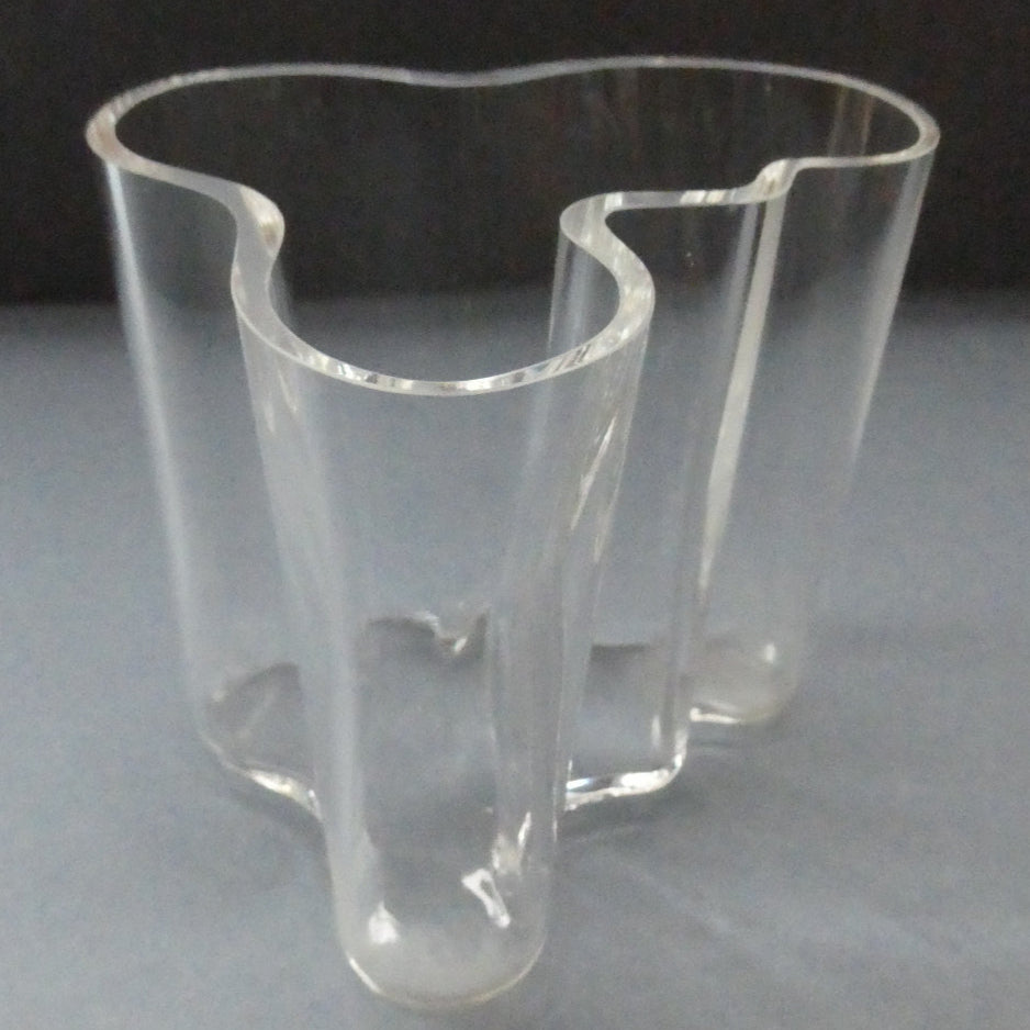 Stylish 1960s FINNISH Shallow Clear Glass SAVOY Vase. Iconic Mid Century Design by Alvar Aalto for Iittala, Finland. With acid etched signature