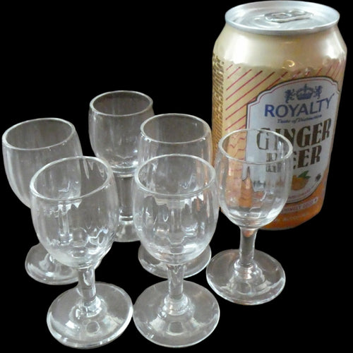 Pretty Set of Six VINTAGE CRYSTAL Tiny Liqueur Glasses. Possibly Stuart Crystal