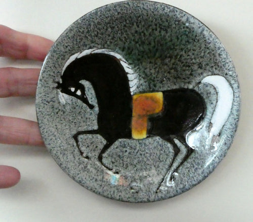 1960s CHELSEA Studio Pottery (Joyce Morgan) Decorative Wall Plate: Hand-Painted Horse Design