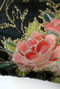  1930s Art Deco Evening Bag or Purse with Chinese Embroidery. Fancy Clasp with Seed Pearls