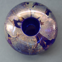 Load image into Gallery viewer, Azurene Vintage 1980s ISLE OF WIGHT Glass Royal Blue and Gold Squat Vase (with label)
