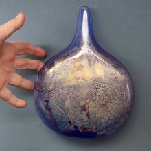 Load image into Gallery viewer, LARGE Azurene Vintage 1980s ISLE OF WIGHT Glass Royal Blue and Gold Lollipop Vase
