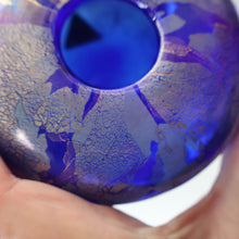 Load image into Gallery viewer, Azurene Vintage 1980s ISLE OF WIGHT Glass Royal Blue and Gold Squat Vase (with label)
