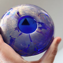 Load image into Gallery viewer, Azurene Vintage 1980s ISLE OF WIGHT Glass Royal Blue and Gold Squat Vase (with label)

