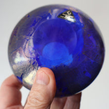 Load image into Gallery viewer, Azurene Vintage 1980s ISLE OF WIGHT Glass Royal Blue and Gold Squat Vase (with label)
