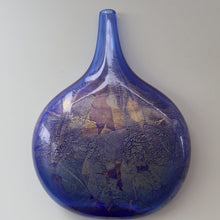 Load image into Gallery viewer, LARGE Azurene Vintage 1980s ISLE OF WIGHT Glass Royal Blue and Gold Lollipop Vase
