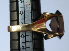 Load image into Gallery viewer, vintage 1970s 9ct gold Ring with Quartz Stone
