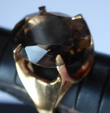 Load image into Gallery viewer, vintage 1970s 9ct gold Ring with Quartz Stone
