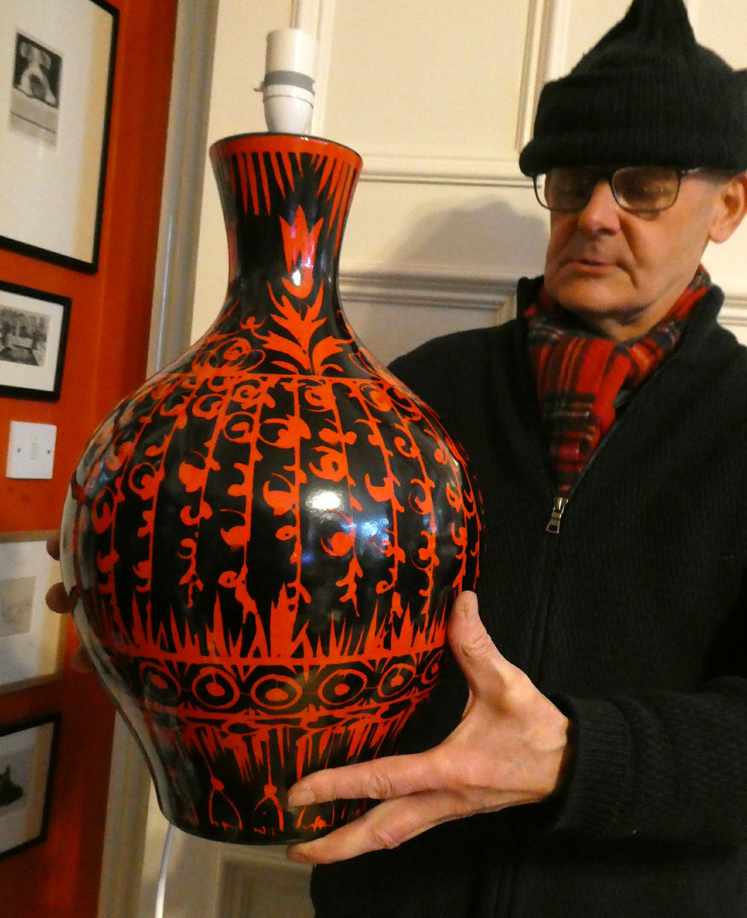 LARGE Vintage Italian Ceramic Table Lamp. Designed by Alvino BAGNI. Glossy Red and Black Finish