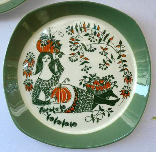 1960s Norwegian PLATE by Figgjo Flint (Sicilia Design) by Turi Gramstad. A Girl with Pumpkins