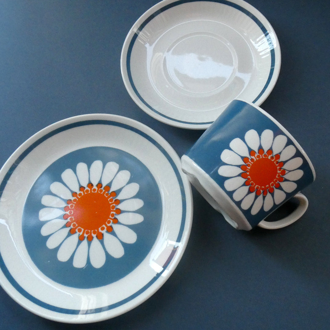 Fabulous 1970s DAISY Turi Design TRIO (Cup, Saucer and Side Plate
