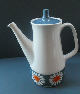 1970s DAISY Turi Design Coffee Pot, Milk Jug and Sugar Bowl for Figgjo Flint, Norway