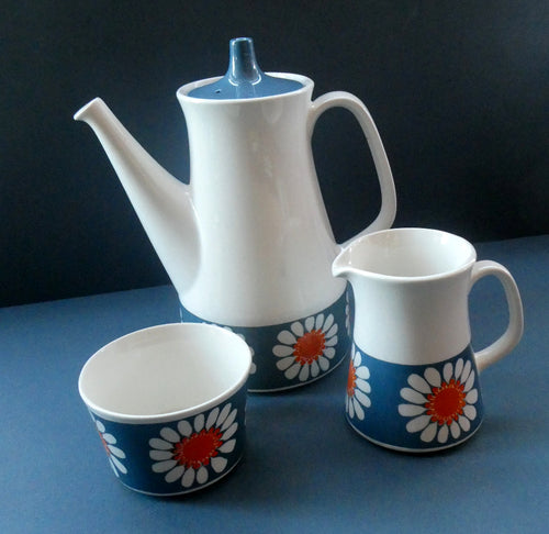 1970s DAISY Turi Design Coffee Pot, Milk Jug and Sugar Bowl for Figgjo Flint, Norway