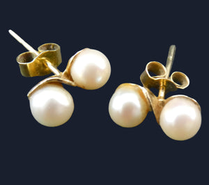 9ct Gold Stud Earrings with Twin Pearl Inclusions. Stamped 375