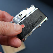 Load image into Gallery viewer, Vintage 1950s KKW "Photo Flash" Novelty Table Lighter. In the Shape of a Camera. Excellent Condition

