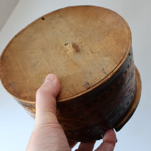 Load image into Gallery viewer, Antique SCANDINAVIAN Folk Art Bentwood Tine / Svepask Box with Crowned Lion Crest on the Lid
