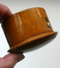 Load image into Gallery viewer, Antique 19th Century Dark MAUCHLINE Ware Thread Box.
