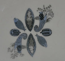Load image into Gallery viewer, Vintage 1950s Wedgwood SIX DINNER PLATES. Persephone / Harvest Festival Pattern with Stylised Fish. 10 inches
