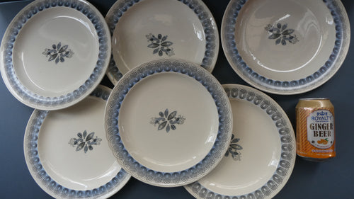 Vintage 1950s Wedgwood SIX DINNER PLATES. Persephone / Harvest Festival Pattern with Stylised Fish. 10 inches