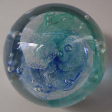 Load image into Gallery viewer, SCOTTISH PAPERWEIGHT: 1992 Caithness Paperweight: RUFFLES by Alistair Macintosh
