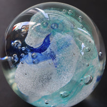 Load image into Gallery viewer, SCOTTISH PAPERWEIGHT: 1992 Caithness Paperweight: RUFFLES by Alistair Macintosh
