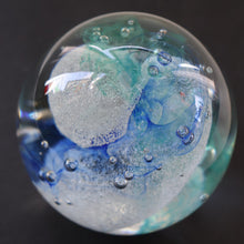 Load image into Gallery viewer, SCOTTISH PAPERWEIGHT: 1992 Caithness Paperweight: RUFFLES by Alistair Macintosh
