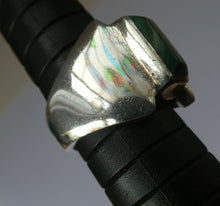 Load image into Gallery viewer, Vintage Unusual Shape MEXICAN SILVER Ring with Inset Oblong Green Malachite Stone
