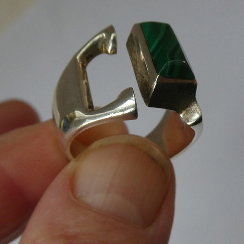 Vintage Unusual Shape MEXICAN SILVER Ring with Inset Oblong Green Malachite Stone