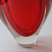Load image into Gallery viewer, 1960s Murano SOMMERSO Fish Tail Vase. Red Glass Cased with Clear. 8 inches high
