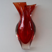 Load image into Gallery viewer, 1960s Murano SOMMERSO Fish Tail Vase. Red Glass Cased with Clear. 8 inches high
