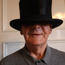 Load image into Gallery viewer, VERY LARGE Vintage TOP HAT / DRESSAGE HAT by “F. DE FRANCISCO, MADRID “.  Good Condition
