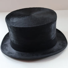 Load image into Gallery viewer, VERY LARGE Vintage TOP HAT / DRESSAGE HAT by “F. DE FRANCISCO, MADRID “.  Good Condition
