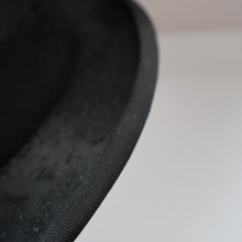 Load image into Gallery viewer, VERY LARGE Vintage TOP HAT / DRESSAGE HAT by “F. DE FRANCISCO, MADRID “.  Good Condition
