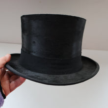 Load image into Gallery viewer, VERY LARGE Vintage TOP HAT / DRESSAGE HAT by “F. DE FRANCISCO, MADRID “.  Good Condition
