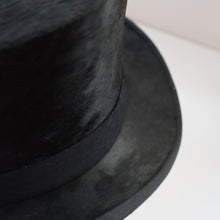 Load image into Gallery viewer, VERY LARGE Vintage TOP HAT / DRESSAGE HAT by “F. DE FRANCISCO, MADRID “.  Good Condition
