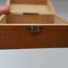 Load image into Gallery viewer, Antique 19th Century MAUCHLINE Ware Box. View of Windsor Castle on the Lid
