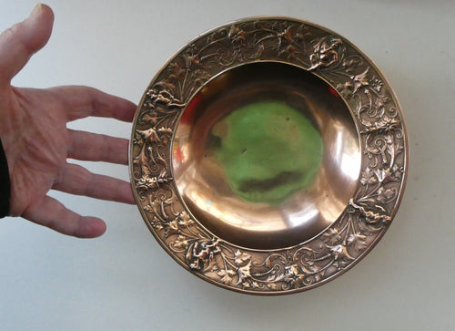 1850s Antique Cast Copper ART UNION Tazza featuring Rims Decorations with Putti Frolicking in Scrolling Foliage