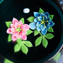 Load image into Gallery viewer, SCOTTISH Limited Edition 1992 Caithness Lampwork Paperweight ROSE GARLAND  by William Manson. Signed to the base 
