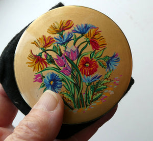 Vintage 1950s POWDER COMPACT with Bouquet of Wild Flowers. Design by STRATTON