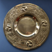 Load image into Gallery viewer, Antique GLASGOW SCHOOL Arts and Crafts Brass Wall Charger with Celtic Knotwork Pattern.  Fine Antique Metalwork
