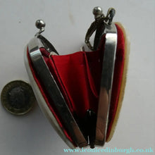 Load image into Gallery viewer, 1930s / 1940s EGYPTIAN Holiday Souvenir. from Alexandria. Mother of Pearl Coin Purse
