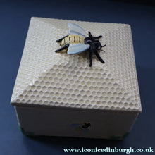 Load image into Gallery viewer, 1930s Art Deco CROWN DEVON Honey Pot or Box with Bee Finial on the Lid
