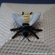 Load image into Gallery viewer, 1930s Art Deco CROWN DEVON Honey Pot or Box with Bee Finial on the Lid
