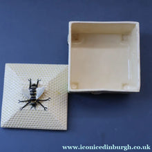 Load image into Gallery viewer, 1930s Art Deco CROWN DEVON Honey Pot or Box with Bee Finial on the Lid
